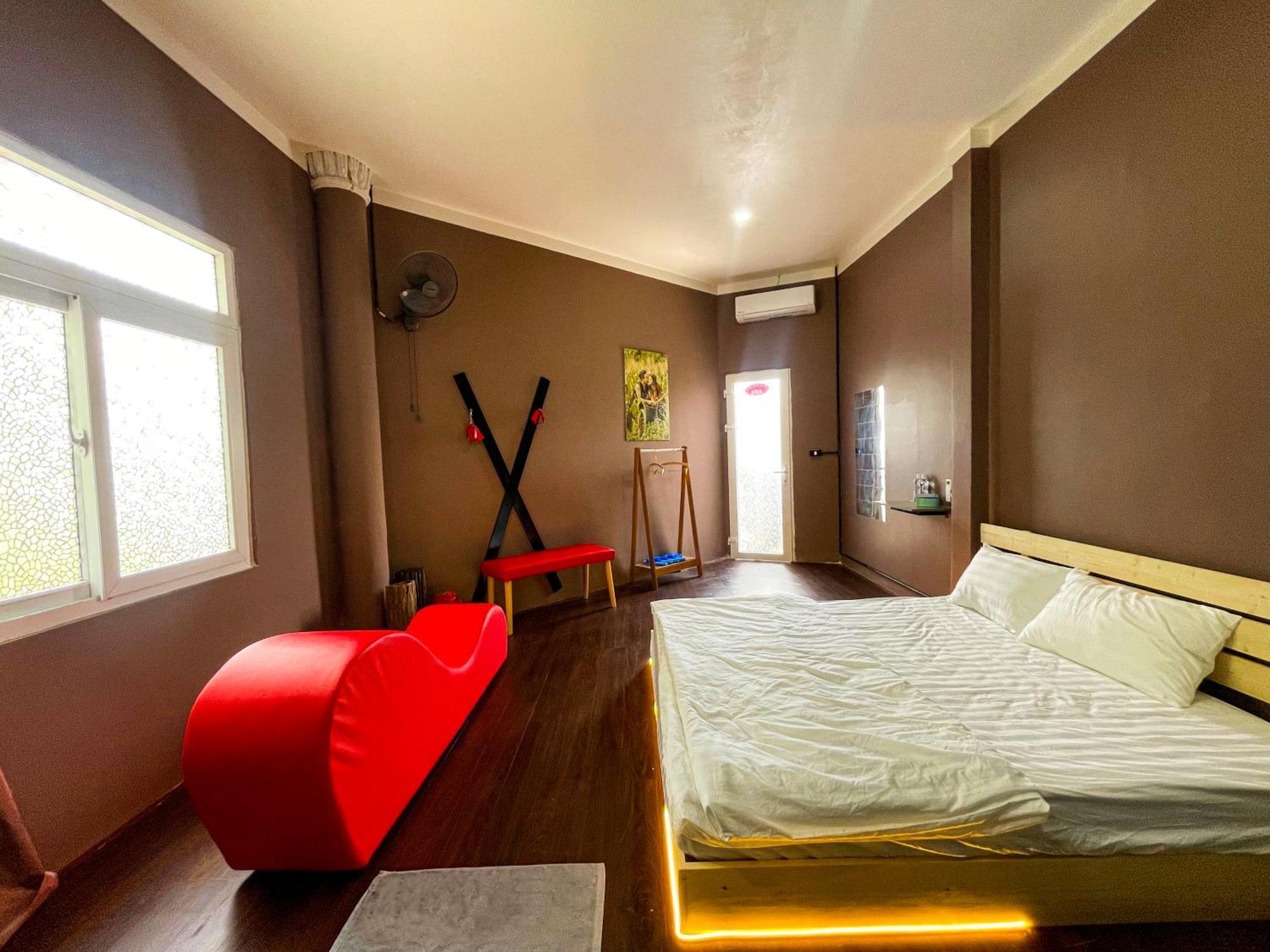 Couple Hotel - Khach San Tinh Yeu Buon Ko Sir Exterior photo